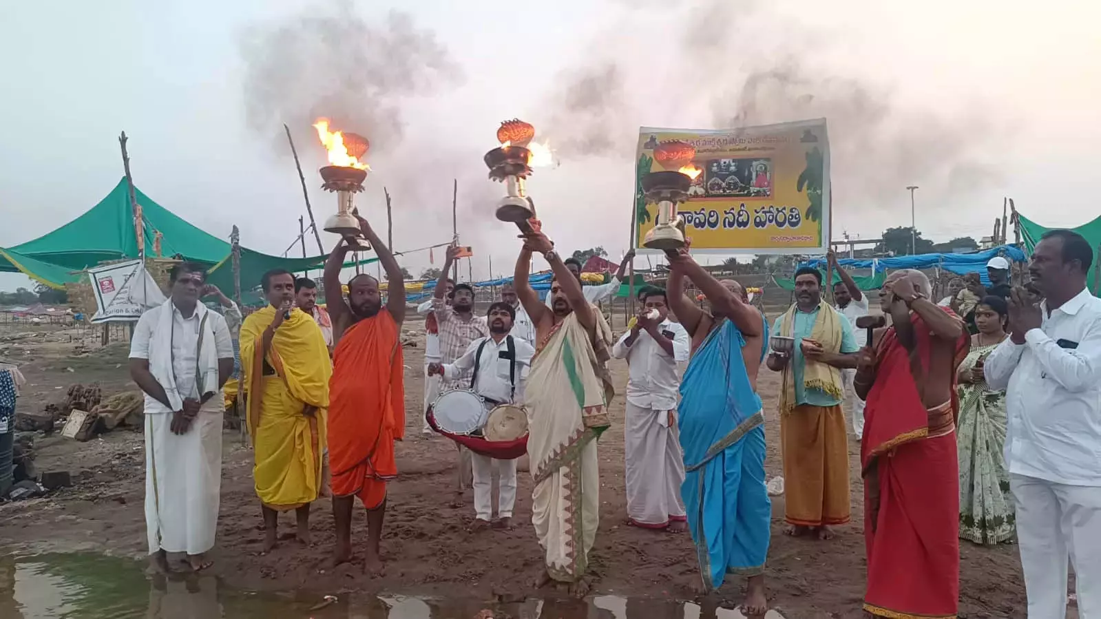 Kaleshwaram में गोदावरी की आरती की Kaleshwaram में गोदावरी की आरती की