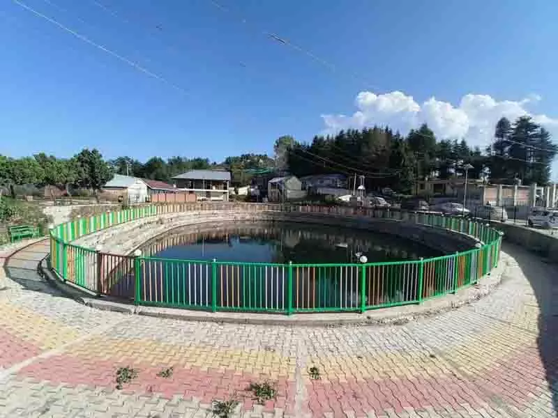 Himachal: सूखे तालाब का जीर्णोद्धार, गतिविधियों का केंद्र बना Himachal: सूखे तालाब का जीर्णोद्धार, गतिविधियों का केंद्र बना