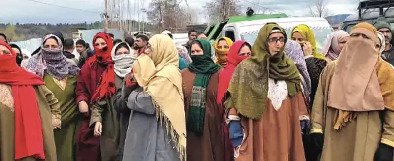 Handwara निवासियों ने स्मार्ट मीटर लगाने का विरोध किया Handwara निवासियों ने स्मार्ट मीटर लगाने का विरोध किया