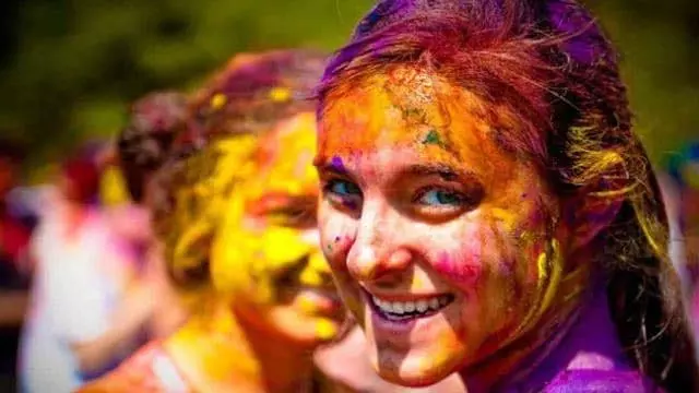Holi 2025: जिद्दी रंग हटाने के आसान और असरदार घरेलू नुस्खे Holi 2025: जिद्दी रंग हटाने के आसान और असरदार घरेलू नुस्खे