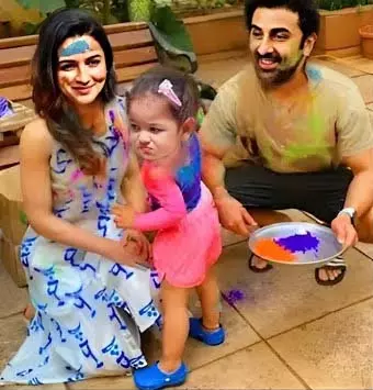Holi Special : देखें आलिया भट्ट का रंगीन मिजाज Holi Special : देखें आलिया भट्ट का रंगीन मिजाज