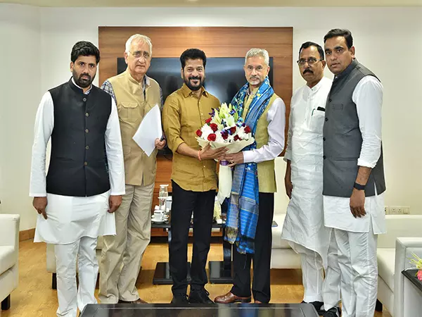 जयशंकर ने दिल्ली में तेलंगाना के CM से मुलाकात की, वैश्विक भागीदारी और विकास पर चर्चा की जयशंकर ने दिल्ली में तेलंगाना के CM से मुलाकात की, वैश्विक भागीदारी और विकास पर चर्चा की