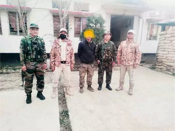 Manipur: सुरक्षा बलों ने टेंग्नौपाल में संदिग्ध यूएनएलएफ कैडर को किया गिरफ्तार Manipur: सुरक्षा बलों ने टेंग्नौपाल में संदिग्ध यूएनएलएफ कैडर को किया गिरफ्तार