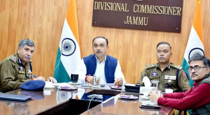 J&K: मंडलायुक्त, पुलिस महानिरीक्षक ने होली-ईद, नवरात्र त्योहारों की व्यवस्थाओं की समीक्षा की J&K: मंडलायुक्त, पुलिस महानिरीक्षक ने होली-ईद, नवरात्र त्योहारों की व्यवस्थाओं की समीक्षा की