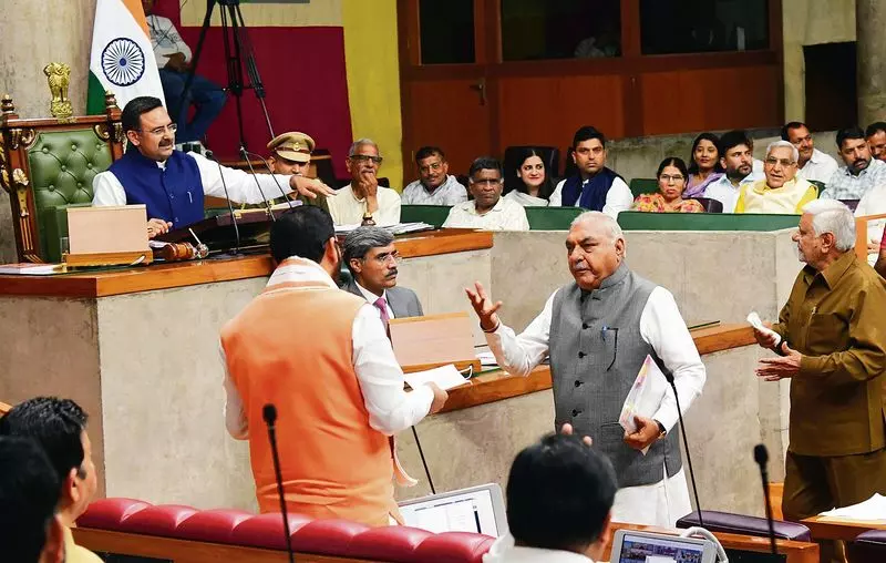Haryana : 3 घंटे के ‘एकालाप’ में सैनी ने कांग्रेस का मजाक उड़ाया Haryana : 3 घंटे के ‘एकालाप’ में सैनी ने कांग्रेस का मजाक उड़ाया