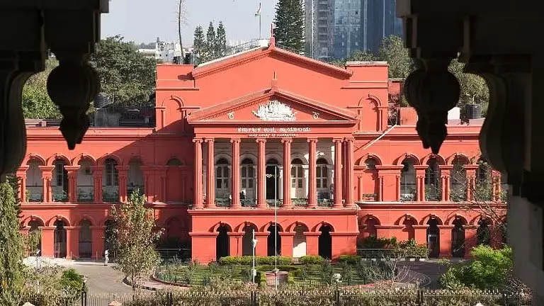 Karnataka HC ने राज्य-विश्वविद्यालय को सेवानिवृत्त प्रोफेसर को पेंशन-अन्य लाभ देने का निर्देश दिया Karnataka HC ने राज्य-विश्वविद्यालय को सेवानिवृत्त प्रोफेसर को पेंशन-अन्य लाभ देने का निर्देश दिया