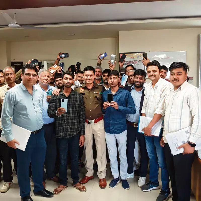Mahendragarh पुलिस ने खोए हुए 40 मोबाइल फोन बरामद किए Mahendragarh पुलिस ने खोए हुए 40 मोबाइल फोन बरामद किए