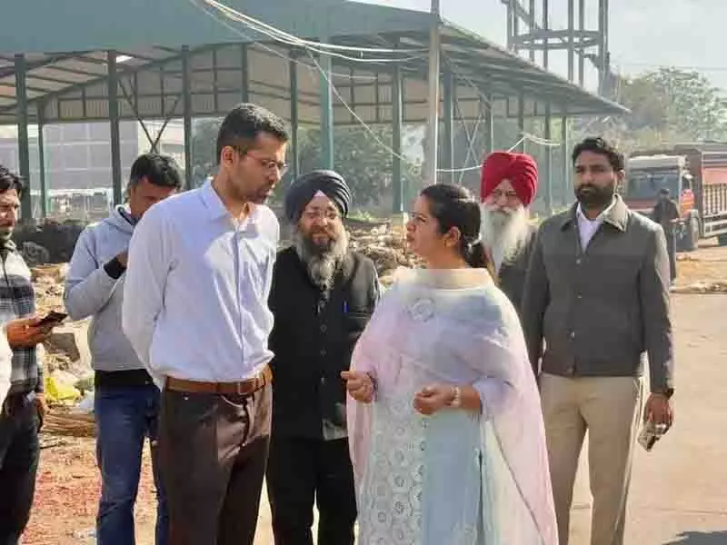 Mayor के निरीक्षण के बाद सब्जी मंडी में स्वच्छता अभियान शुरू Mayor के निरीक्षण के बाद सब्जी मंडी में स्वच्छता अभियान शुरू