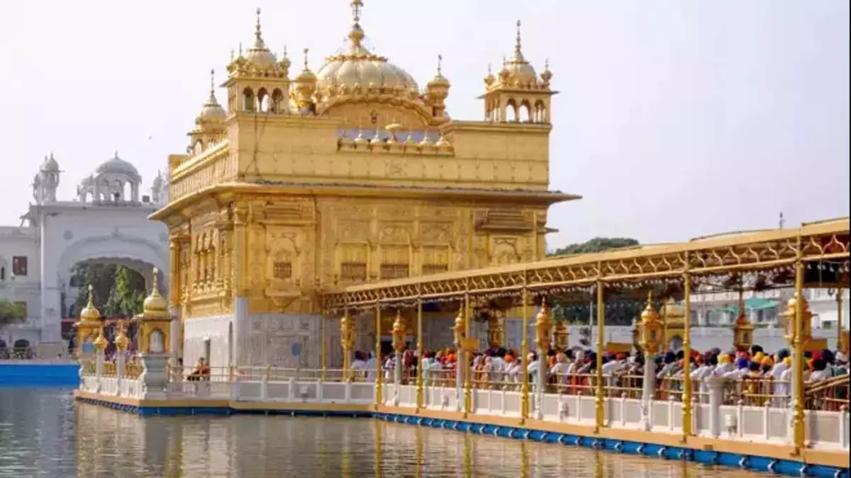 Golden Temple Assault: 5 श्रद्धालु घायल, आरोपी गिरफ्तार Golden Temple Assault: 5 श्रद्धालु घायल, आरोपी गिरफ्तार