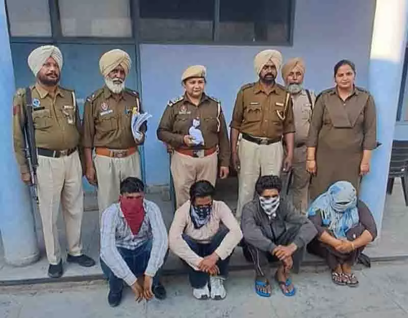Tarn Taran में नशीली दवाओं की तस्करी के आरोप में 12 गिरफ्तार Tarn Taran में नशीली दवाओं की तस्करी के आरोप में 12 गिरफ्तार