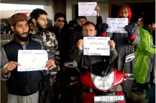 Jammu: विकलांग एसोसिएशन ने किया प्रदर्शन, बजट में अनदेखी का लगाया आरोप Jammu: विकलांग एसोसिएशन ने किया प्रदर्शन, बजट में अनदेखी का लगाया आरोप