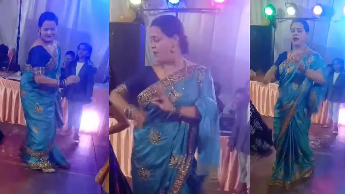 साड़ी पहनी महिला का उई अम्मा पर ज़बरदस्त डांस, धूम मचा रहा ये VIDEO साड़ी पहनी महिला का उई अम्मा पर ज़बरदस्त डांस, धूम मचा रहा ये VIDEO