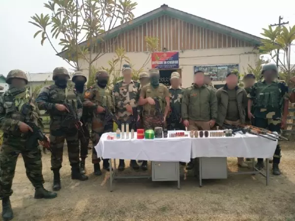 Manipur: सुरक्षा बलों ने संयुक्त अभियान में हथियार, गोला-बारूद और विस्फोटक बरामद किए Manipur: सुरक्षा बलों ने संयुक्त अभियान में हथियार, गोला-बारूद और विस्फोटक बरामद किए