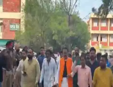 शिवसेना नेता की गोली मारकर हत्या के बाद मोगा में शिवसेना कार्यकर्ताओं ने किया प्रदर्शन शिवसेना नेता की गोली मारकर हत्या के बाद मोगा में शिवसेना कार्यकर्ताओं ने किया प्रदर्शन