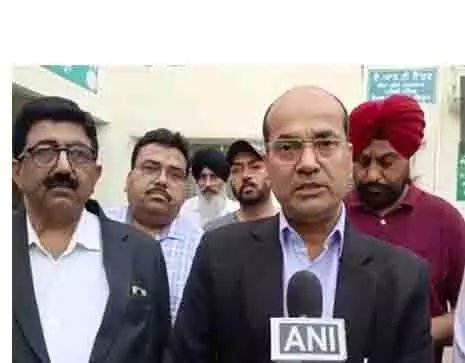पंजाब सरकार ने संगरूर में मरीजों में एलर्जी की शिकायत के बाद सलाइन सॉल्यूशन पर लगा दी रोक पंजाब सरकार ने संगरूर में मरीजों में एलर्जी की शिकायत के बाद सलाइन सॉल्यूशन पर लगा दी रोक