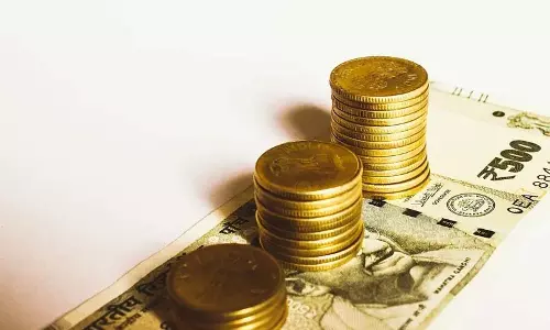 अमेरिकी डॉलर के मुकाबले रुपया 17 पैसे मजबूत