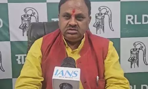 होली भाईचारे का पर्व, समाज में कटुता फैलाने वाले माफी मांगें : अनिल दुबे होली भाईचारे का पर्व, समाज में कटुता फैलाने वाले माफी मांगें : अनिल दुबे