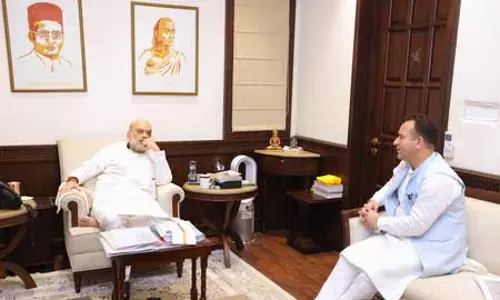 जम्मू-कश्मीर विधानसभा में विपक्ष के नेता सुनील शर्मा ने अमित शाह से की मुलाकात, कई अहम मुद्दों पर हुई चर्चा जम्मू-कश्मीर विधानसभा में विपक्ष के नेता सुनील शर्मा ने अमित शाह से की मुलाकात, कई अहम मुद्दों पर हुई चर्चा