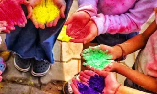 होली खेलने से पहले करें त्वचा की सुरक्षा, रंग जमने से रोकने के आसान उपाय