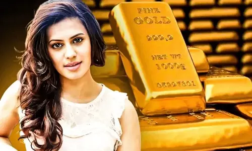 ग्लैमर, गोल्ड और गुनाह...एक्ट्रेस पर कसा कानून का शिकंजा ग्लैमर, गोल्ड और गुनाह...एक्ट्रेस पर कसा कानून का शिकंजा