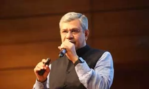 वेव्स 2025: सरकार ने कंटेंट क्रिएटर्स की इकोनॉमी के लिए 1 बिलियन डॉलर के फंड की घोषणा की वेव्स 2025: सरकार ने कंटेंट क्रिएटर्स की इकोनॉमी के लिए 1 बिलियन डॉलर के फंड की घोषणा की