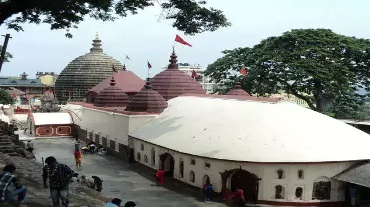 Kamakhya Temple: इस मंदिर के 3 बार दर्शन करने से सांसारिक बंधनों से मिलती है मुक्ति Kamakhya Temple: इस मंदिर के 3 बार दर्शन करने से सांसारिक बंधनों से मिलती है मुक्ति