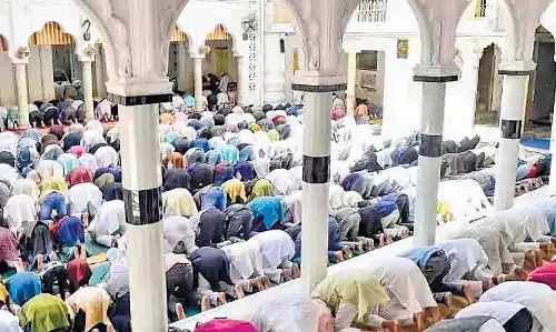 Madhya Pradesh: नमाज के बाद युवाओं को घर आने को कहा गया