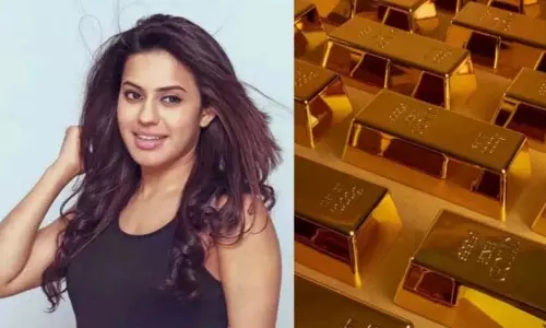 Gold smuggling case : रान्या राव ने बताया किससे मिला था सोना Gold smuggling case : रान्या राव ने बताया किससे मिला था सोना