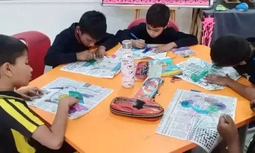 AP: सिटी ऑफ़ डेस्टिनी में वरिष्ठ नागरिक कला के माध्यम से आनंद पा रहे AP: सिटी ऑफ़ डेस्टिनी में वरिष्ठ नागरिक कला के माध्यम से आनंद पा रहे