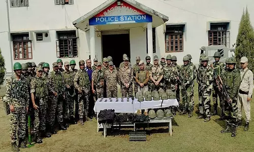 Manipur पुलिस ने जारी सुरक्षा अभियान में हथियार, गोला-बारूद जब्त किया