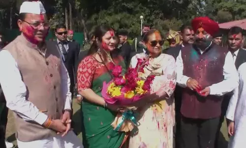 Uttarakhand में होली की धूम, पहाड़ से मैदान तक रंगों में सराबोर लोग