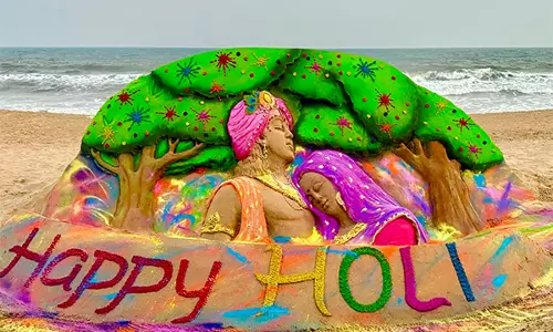 सुदर्शन पटनायक ने Holi पर राधा-कृष्ण थीम वाली रेत कलाकृति से सबका ध्यान खींचा सुदर्शन पटनायक ने Holi पर राधा-कृष्ण थीम वाली रेत कलाकृति से सबका ध्यान खींचा