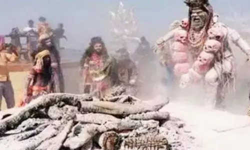UP News : चिता भस्म होली का क्यों हो रहा विरोध, जरूर जानें UP News : चिता भस्म होली का क्यों हो रहा विरोध, जरूर जानें