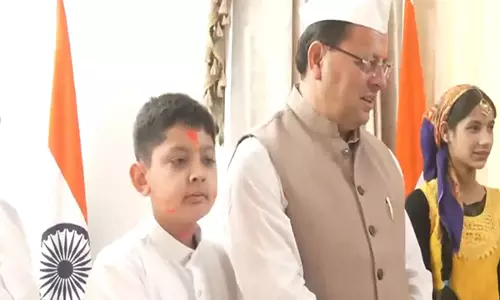 मुख्यमंत्री पुष्कर सिंह धामी ने देहरादून में अपने आवास पर मनाई होली मुख्यमंत्री पुष्कर सिंह धामी ने देहरादून में अपने आवास पर मनाई होली
