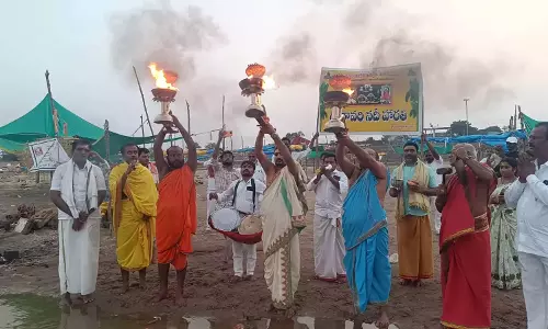 Kaleshwaram में गोदावरी की आरती की