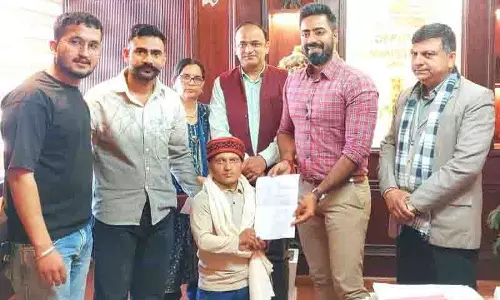 Himachal: राष्ट्रीय पैरा खेलों के रजत पदक विजेता को सम्मानित किया गया Himachal: राष्ट्रीय पैरा खेलों के रजत पदक विजेता को सम्मानित किया गया
