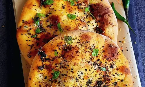 Paneer Kulcha आसान है रेसिपी