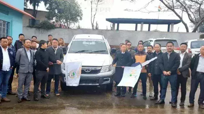 पुघोबोटो एफपीसी के लिए परिवहन वाहन को पुघोबोटो में हरी झंडी दिखाकर रवाना किया