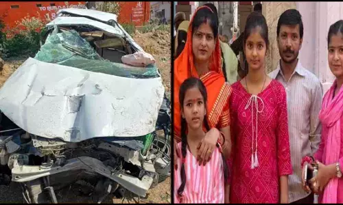 होली मिलन समारोह में हिस्सा लेने जा रहे परिवार की कार दुर्घटनाग्रस्त, 3 की मौत होली मिलन समारोह में हिस्सा लेने जा रहे परिवार की कार दुर्घटनाग्रस्त, 3 की मौत