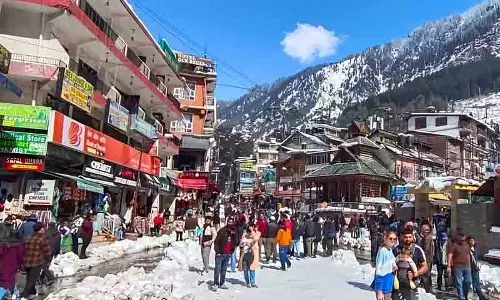 State में विदेशी पर्यटकों के आगमन में भारी गिरावट देखी गई State में विदेशी पर्यटकों के आगमन में भारी गिरावट देखी गई