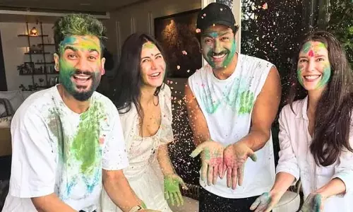 Holi Special : होली के रंग में डूबे दिखे कैटरीन और विक्की कौशल