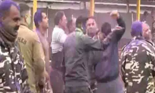 JK: सशस्त्र सीमा बल के जवानों ने श्रीनगर में मनाई होली JK: सशस्त्र सीमा बल के जवानों ने श्रीनगर में मनाई होली