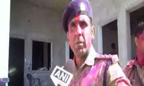 UP में होली का त्यौहार शांतिपूर्ण तरीके से संपन्न होने पर सर्किल ऑफिसर ने कही ये बात UP में होली का त्यौहार शांतिपूर्ण तरीके से संपन्न होने पर सर्किल ऑफिसर ने कही ये बात