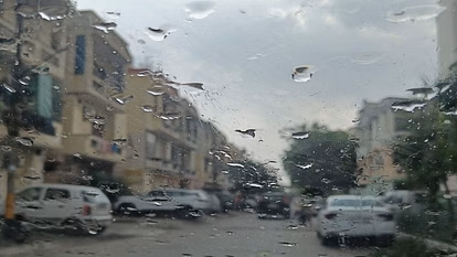 Delhi-NCR के कई जगहों पर हुई बूंदा-बांदी, तेज धूप से थोड़ी राहत Delhi-NCR के कई जगहों पर हुई बूंदा-बांदी, तेज धूप से थोड़ी राहत