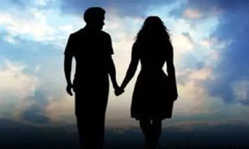 Hapur: प्रेमी युगल ने ट्रेन के सामने कूदकर दी जान