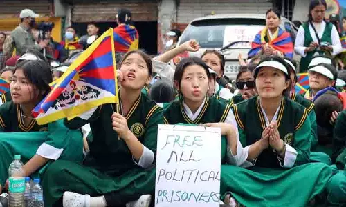 Tibetan विद्रोह दिवस मनाने के लिए मैक्लोडगंज में विरोध प्रदर्शन Tibetan विद्रोह दिवस मनाने के लिए मैक्लोडगंज में विरोध प्रदर्शन