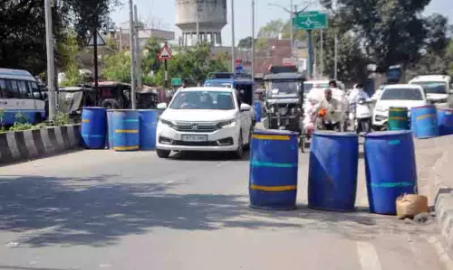 Amritsar: सड़कों पर बैरिकेड्स लगाने से शहर में अव्यवस्था, यात्री परेशानa