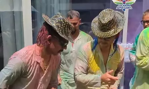 LSG कोच जस्टिन लैंगर ने होली में बॉलीवुड गाने पर जमकर लगाए ठुमके, VIDEO LSG कोच जस्टिन लैंगर ने होली में बॉलीवुड गाने पर जमकर लगाए ठुमके, VIDEO