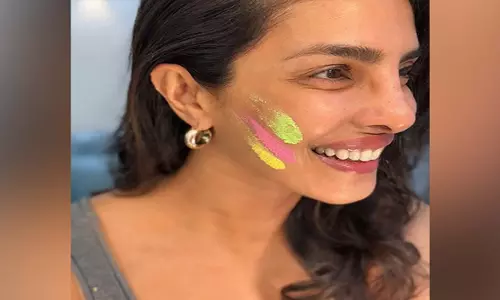 प्रियंका चोपड़ा ने भारत में मनाई होली, राजामौली की फिल्म के सेट से शेयर की तस्वीरें