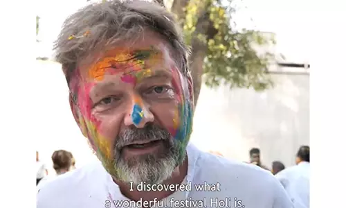 विदेशी राजनयिकों ने होली की शुभकामनाएं दीं, रंगों का त्योहार मनाया विदेशी राजनयिकों ने होली की शुभकामनाएं दीं, रंगों का त्योहार मनाया
